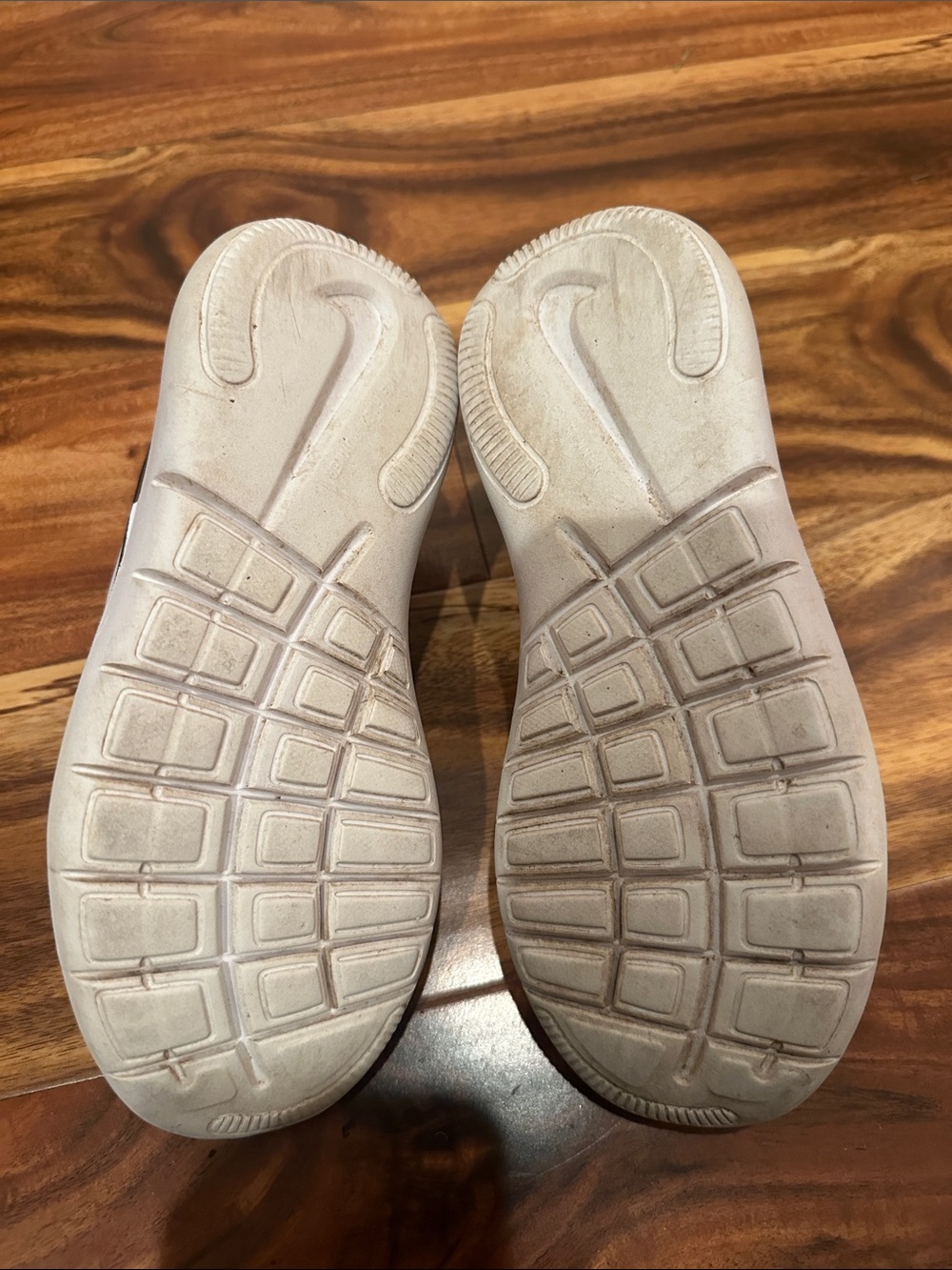 Nike Flex Runners, Black and White, 2.5Y - Picture 6 of 7